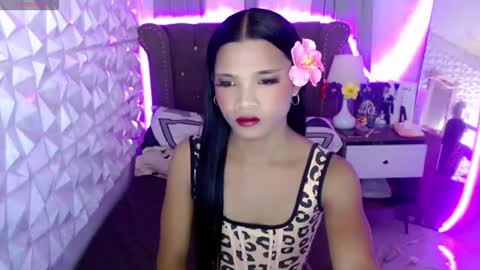 Snapshot of miamalkovax chatting on May 18, 12:55 pm miamalkovax online show from May 18, 12:55 pm