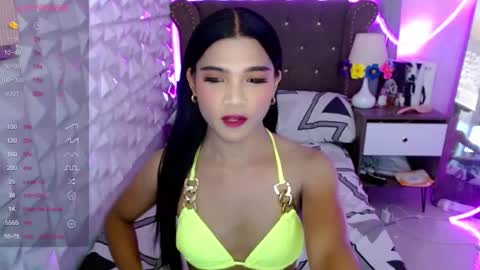 Snapshot of miamalkovax chatting on May 23, 12:31 pm miamalkovax online show from May 23, 12:31 pm