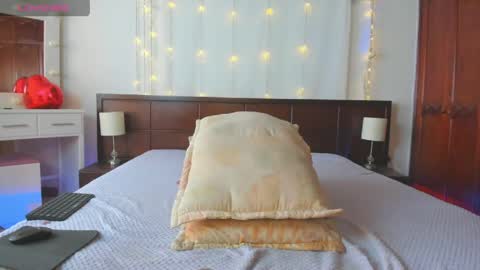 Snapshot of miamarin_hot chatting on April 28, 7:52 pm Mia online show from April 28, 7:52 pm