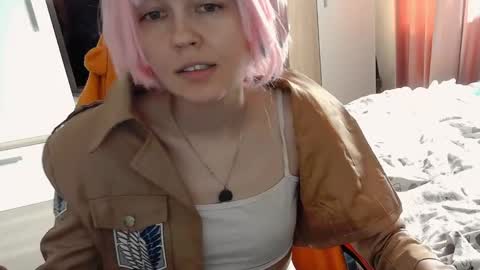 Mia online show from April 22, 11:01 am