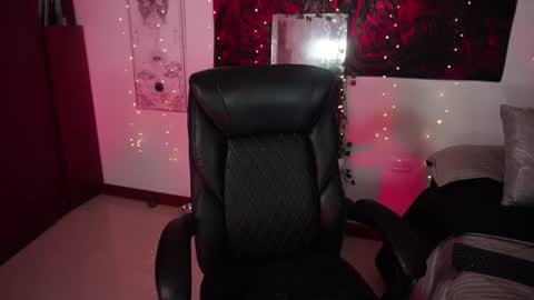 Lili online show from June 14, 1:58 am