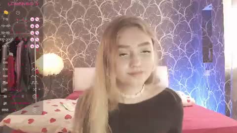 Mia online show from June 12, 3:00 pm