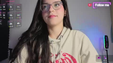 Mia online show from April 25, 9:45 am