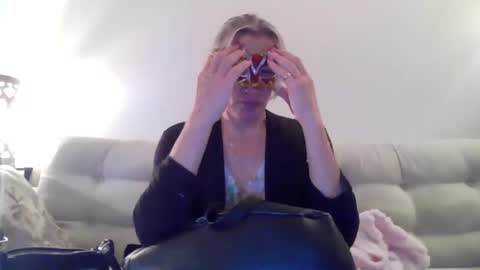 miamitransgirl305 online show from March 24, 4:06 am