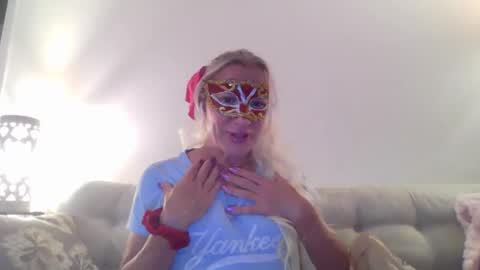 miamitransgirl305 online show from April 4, 4:11 am