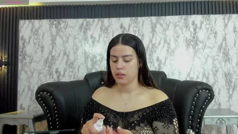 Mia   -5 7001400 Follow  online show from February 6, 12:48 pm