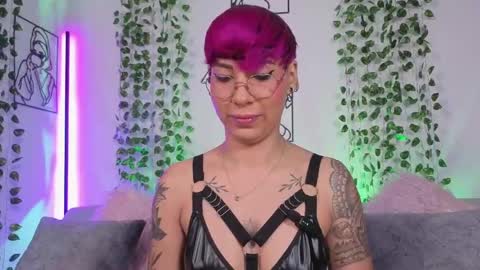Snapshot of miamorgann chatting on April 18, 3:27 pm Mia Morgann online show from April 18, 3:27 pm