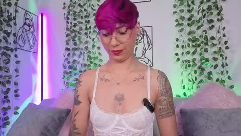 Snapshot of miamorgann chatting on April 19, 2:05 pm Mia Morgann online show from April 19, 2:05 pm