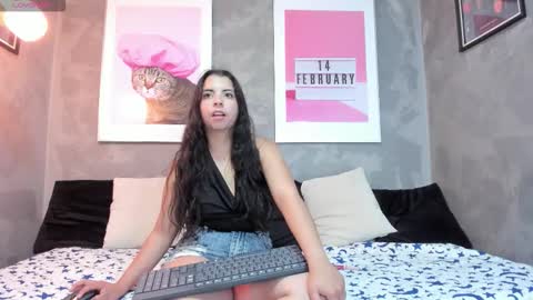 Mia online show from December 22, 7:44 pm