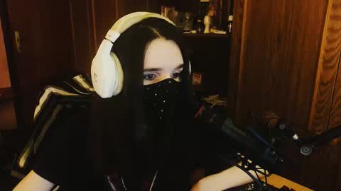 Snapshot of miaowhowl chatting on March 2, 4:47 am Kristien online show from March 2, 4:47 am