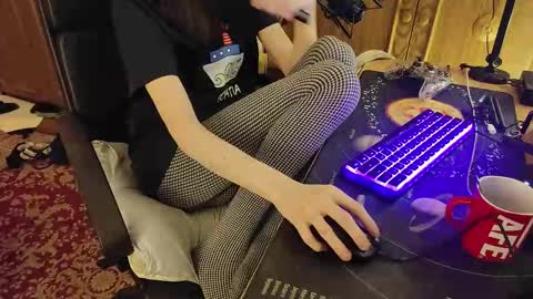 Snapshot of miaowhowl chatting on March 17, 5:49 pm Kristien online show from March 17, 5:49 pm