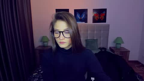 Mia online show from January 5, 9:25 pm