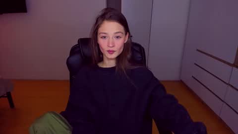 Mia online show from February 10, 2:59 pm