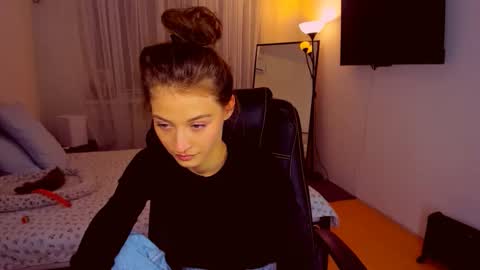 Mia online show from October 17, 8:55 pm