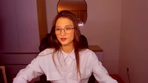 Mia online show from February 7, 7:28 pm