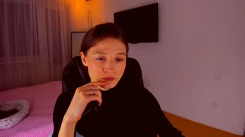 Snapshot of miapaw chatting on February 28, 7:04 pm Mia online show from February 28, 7:04 pm