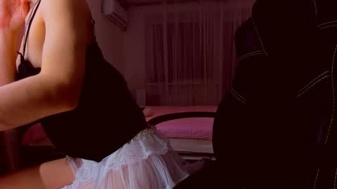 Snapshot of miapaw chatting on March 4, 7:53 pm Mia online show from March 4, 7:53 pm