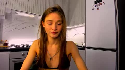 Snapshot of miapaw chatting on April 4, 7:55 pm Mia online show from April 4, 7:55 pm