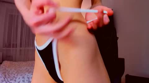 Snapshot of miapaw chatting on April 8, 7:58 pm Mia online show from April 8, 7:58 pm