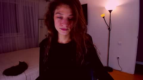 Mia online show from July 9, 7:18 pm