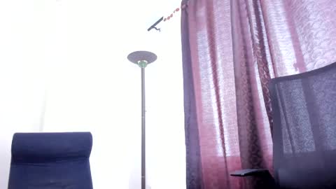 Snapshot of miarobertsmilf chatting on May 29, 1:31 pm Mia Milf online show from May 29, 1:31 pm