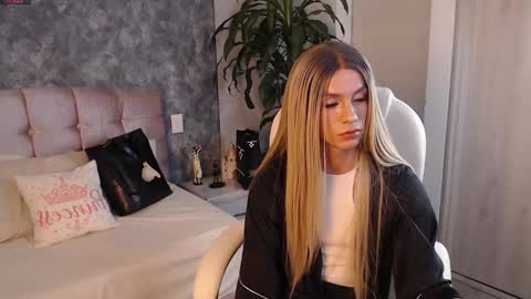 Mia Romanove online show from September 11, 6:35 am