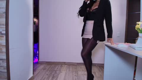 My name is Mia  Please say hello I like to chat with you. If you have requests or dirty talk please use tip online show from December 10, 12:27 pm