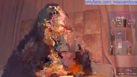 Snapshot of miasandoval_22 chatting on November 6, 8:43 pm miasaandovaal 22 online show from November 6, 8:43 pm