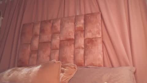 Snapshot of miasandoval_22 chatting on December 1, 7:52 pm miasaandovaal 22 online show from December 1, 7:52 pm