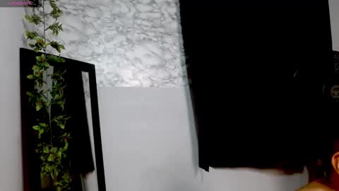 Snapshot of miasexy_latin chatting on December 15, 7:45 am miasexy_latin online show from December 15, 7:45 am