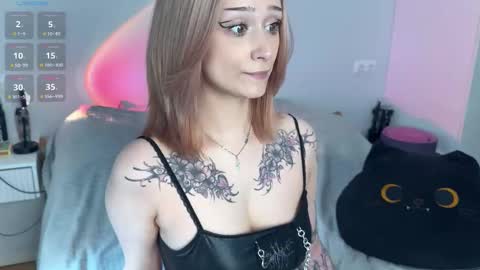 Mia online show from March 25, 1:17 pm