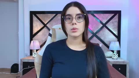 Mia online show from October 6, 7:11 pm