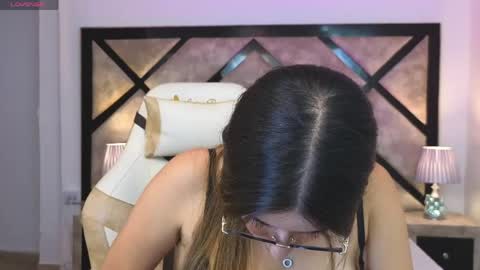 Mia online show from April 22, 7:59 pm