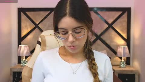 Mia online show from May 6, 7:19 pm