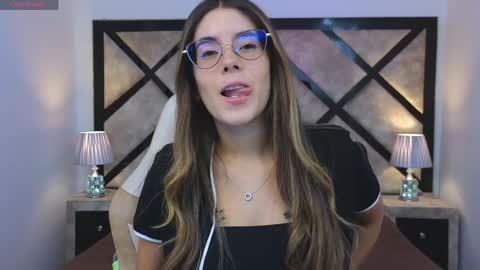 Mia online show from May 11, 7:11 pm