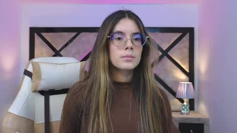 Mia online show from May 19, 6:58 pm