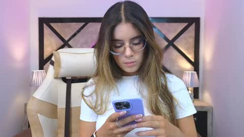 Mia online show from May 20, 7:09 pm