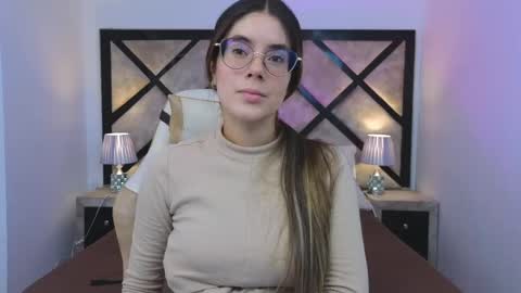 Mia online show from June 3, 8:14 pm