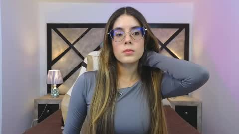 Mia online show from June 5, 7:19 pm