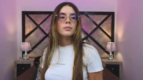 Mia online show from June 10, 7:13 pm