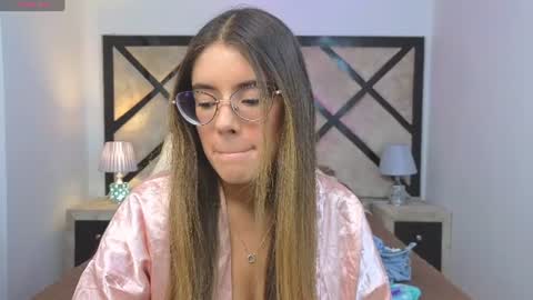 Mia online show from June 25, 7:51 pm