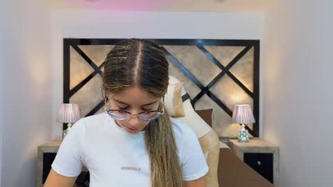 Mia online show from July 16, 7:31 pm