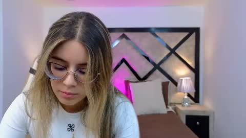Mia online show from July 28, 8:12 pm