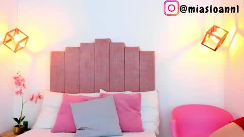 Mia  online show from March 26, 5:13 am