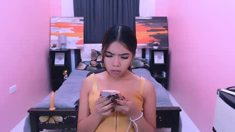 Snapshot of miasmith09 chatting on April 5, 3:47 am Pau and jence online show from April 5, 3:47 am