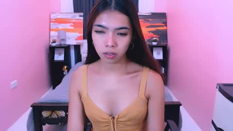 Snapshot of miasmith09 chatting on April 11, 2:27 am Pau and jence online show from April 11, 2:27 am