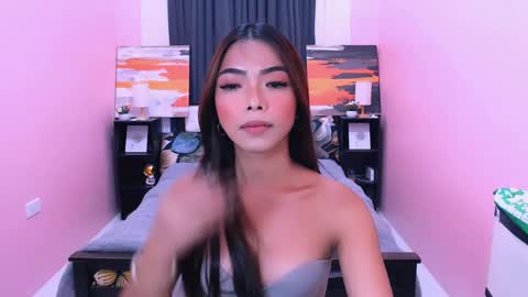 Snapshot of miasmith09 chatting on April 25, 3:20 am Pau and jence online show from April 25, 3:20 am