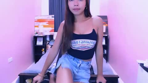 Snapshot of miasmith09 chatting on May 2, 2:16 am Pau and jence online show from May 2, 2:16 am