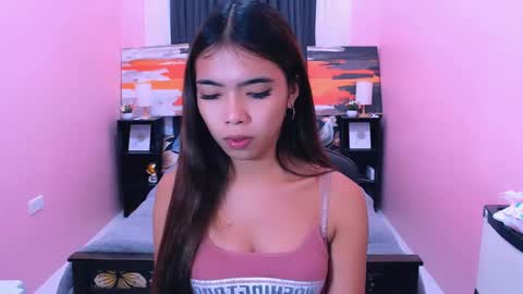Snapshot of miasmith09 chatting on May 5, 1:46 am Pau and jence online show from May 5, 1:46 am