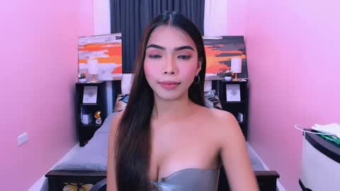 Snapshot of miasmith09 chatting on May 10, 2:28 am Pau and jence online show from May 10, 2:28 am